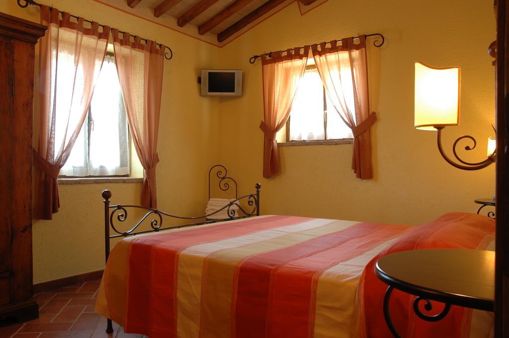 Hostal Casale Favilluta Petrignano Habitación foto