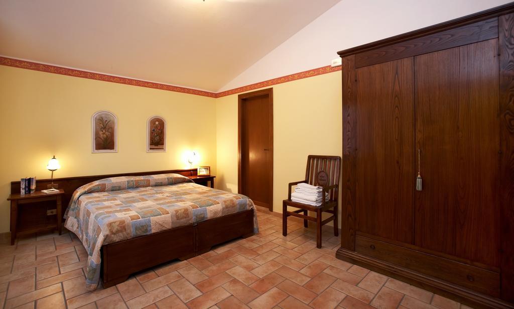 Hostal Casale Favilluta Petrignano Habitación foto